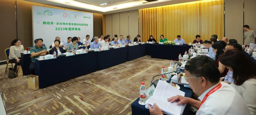 2023年8月3日，由白求恩公益基金會主辦的“朗視界·沐光明中青年眼科科研項目”2023年度項目終審會，在重慶順利召開。
